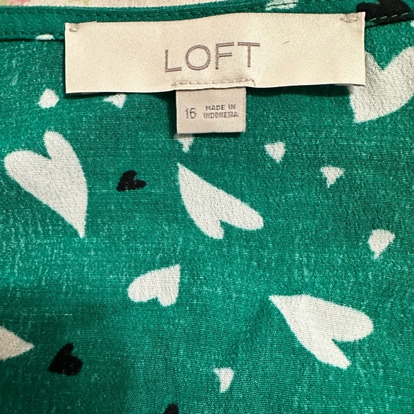 Loft Women’s Long Sleeve V-neck Green Hearts Holiday Festive Blouse Sz 16 - Picture 6 of 9